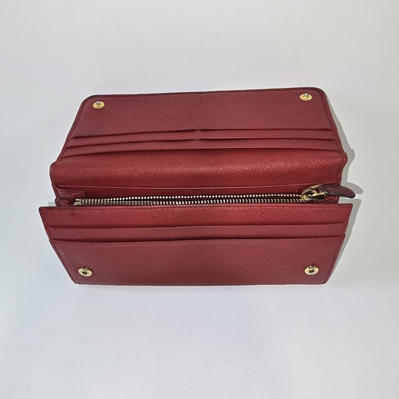 Prada Box, Paper, Wallet, and authentication card - Picture 11 of 12